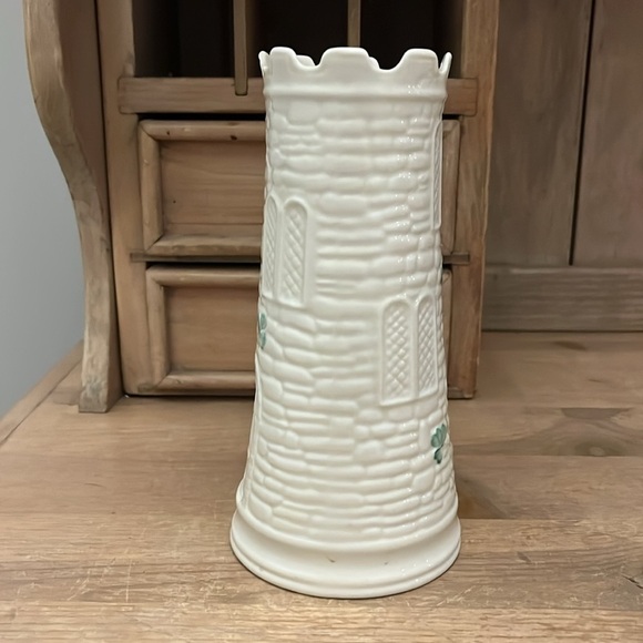 Belleek Ireland Castle Vase Shamrock Celtic Irish Tower 7.75” - Picture 3 of 6